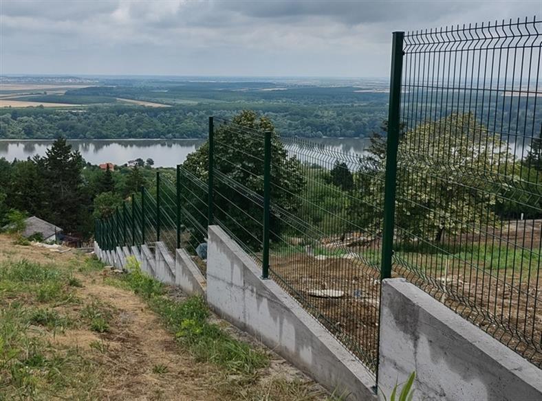 Prelepa vinarija na padini ka Dunavu
montaža ograde kaskadno na betonski parapet